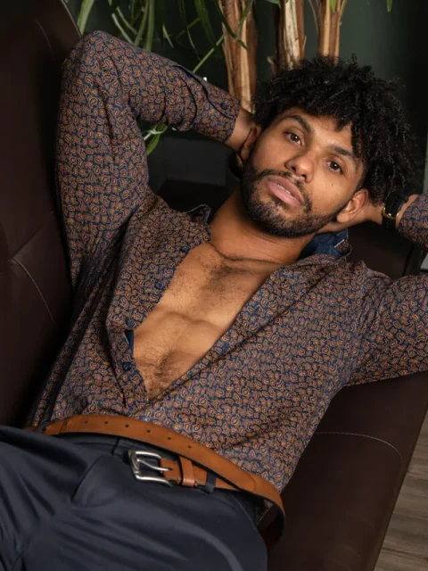 Trevor Harris và Tony Genius quan hệ đồng tính liên chủng ngay tại nơi làm việc
